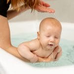donner le bain à bébé avec une température optimale