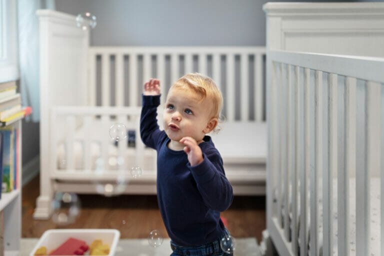 Thermomètres muraux connectés pour la chambre de bébé : confort et sécurité à portée de main