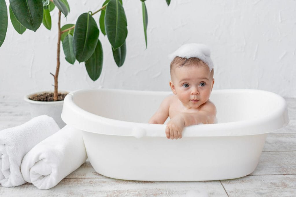 bain de bébé : utilisation du thermomètre de bain