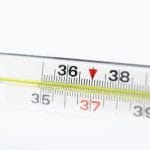 mesurer la chaleur avec un thermomètre à mercure